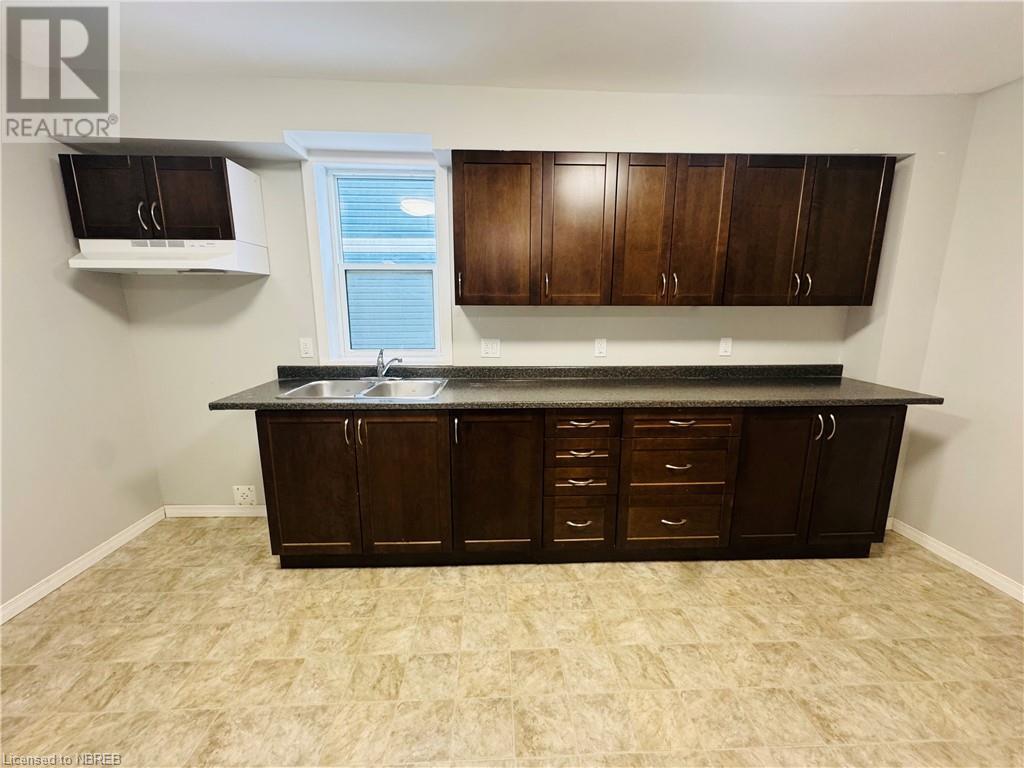 472 First Ave W Property Photo 6