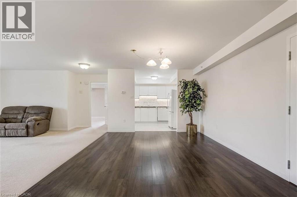 8 Huron Street Unit# 311 Property Photo 6