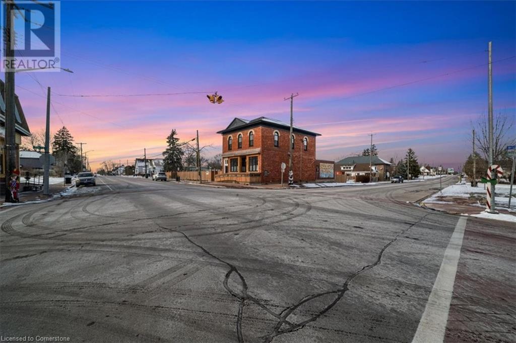 2 Main Street W Property Photo 3