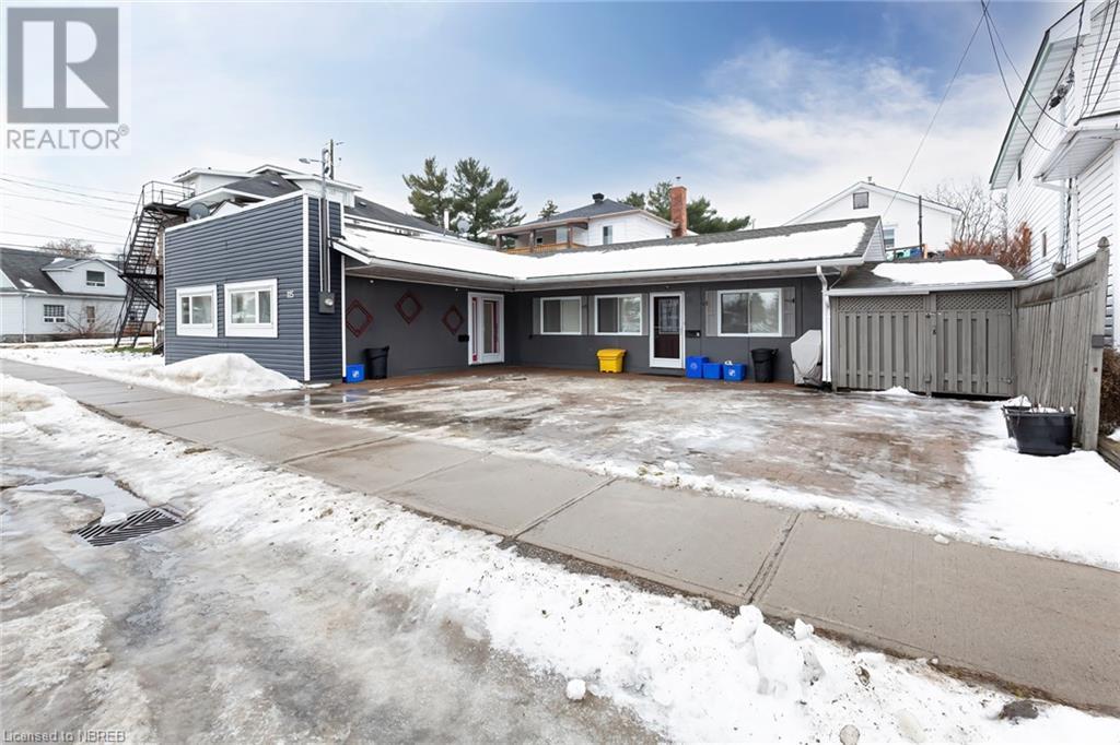 115 King Street W Property Photo 2