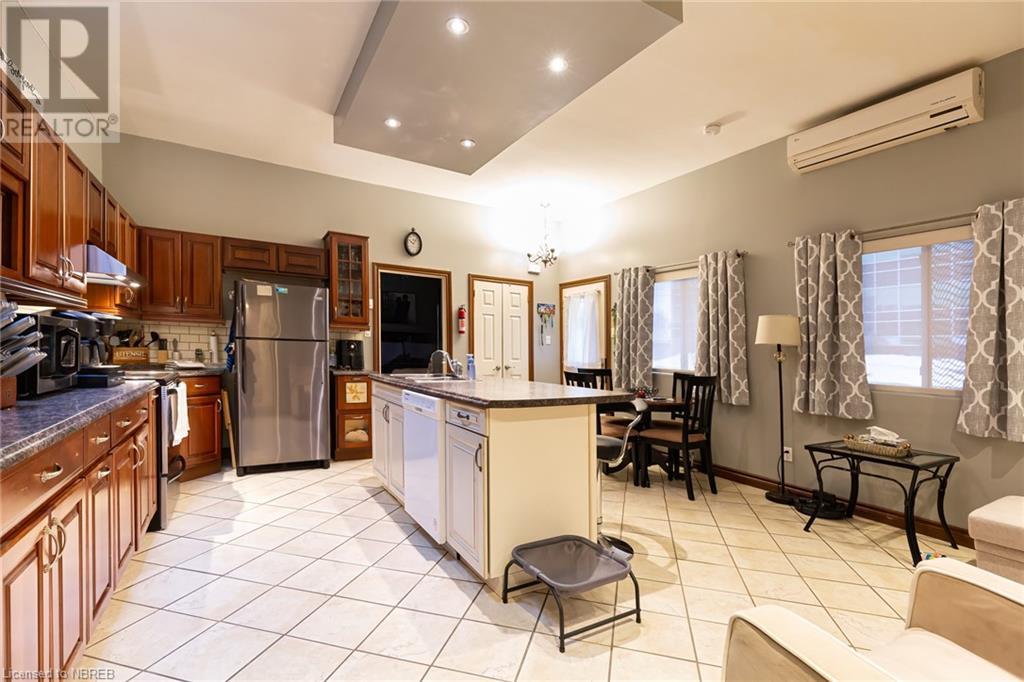 115 King Street W Property Photo 10
