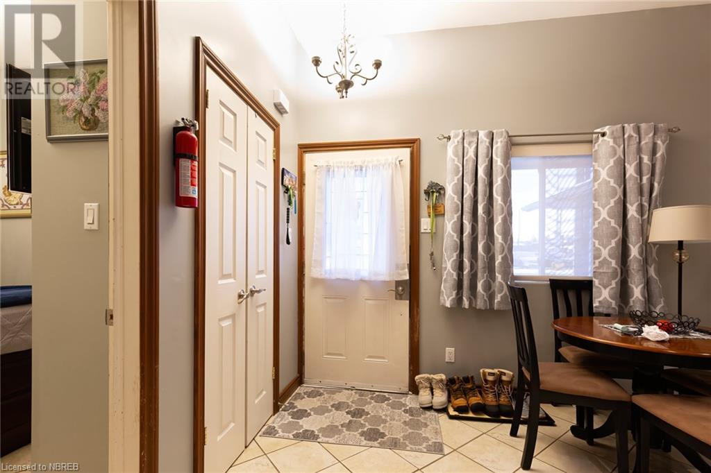 115 King Street W Property Photo 13