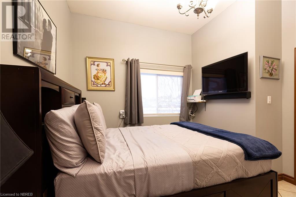 115 King Street W Property Photo 15