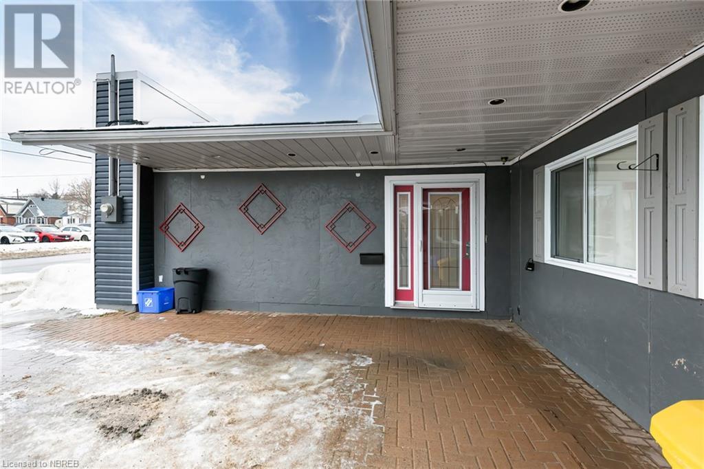 115 King Street W Property Photo 17