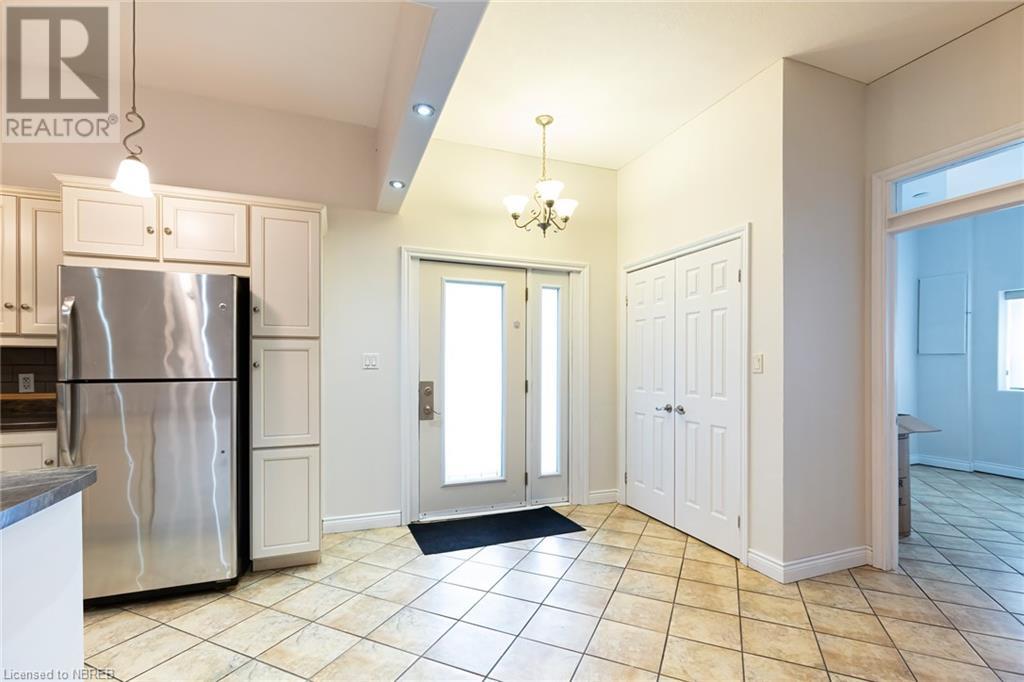 115 King Street W Property Photo 18