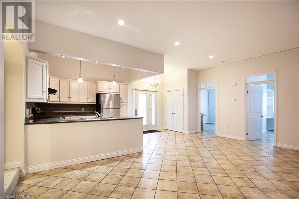 115 King Street W Property Photo 19