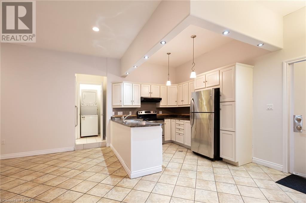 115 King Street W Property Photo 22