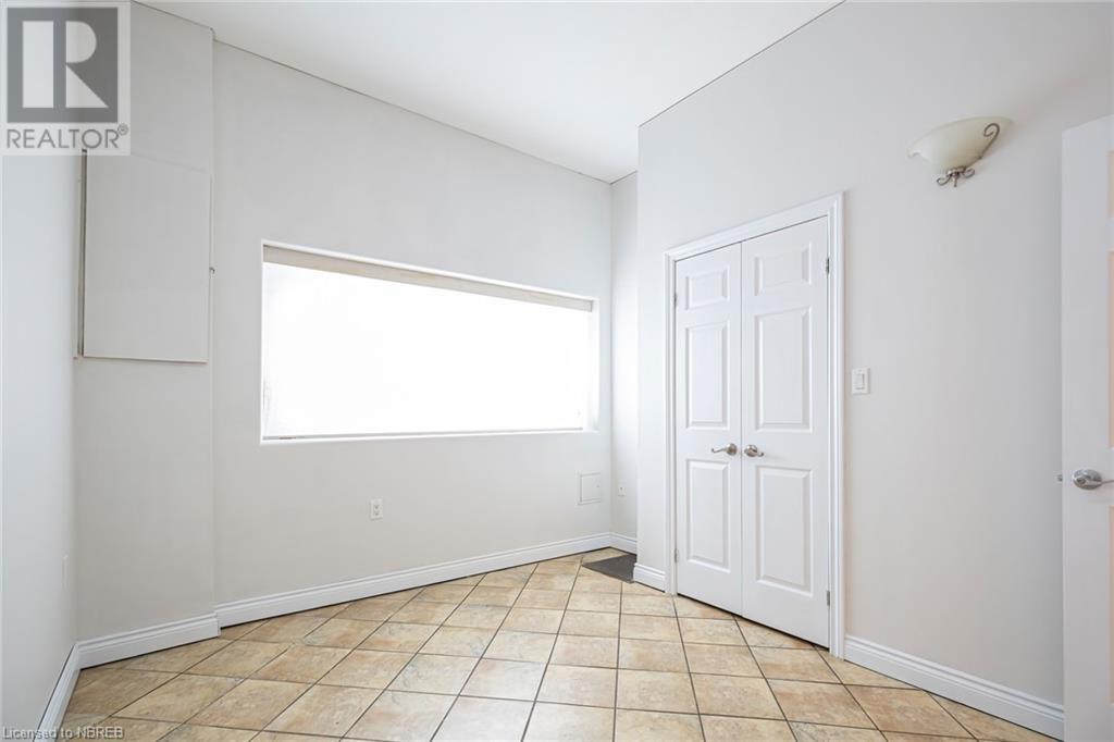 115 King Street W Property Photo 26