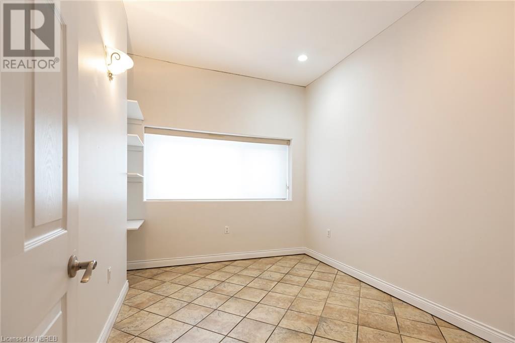 115 King Street W Property Photo 27