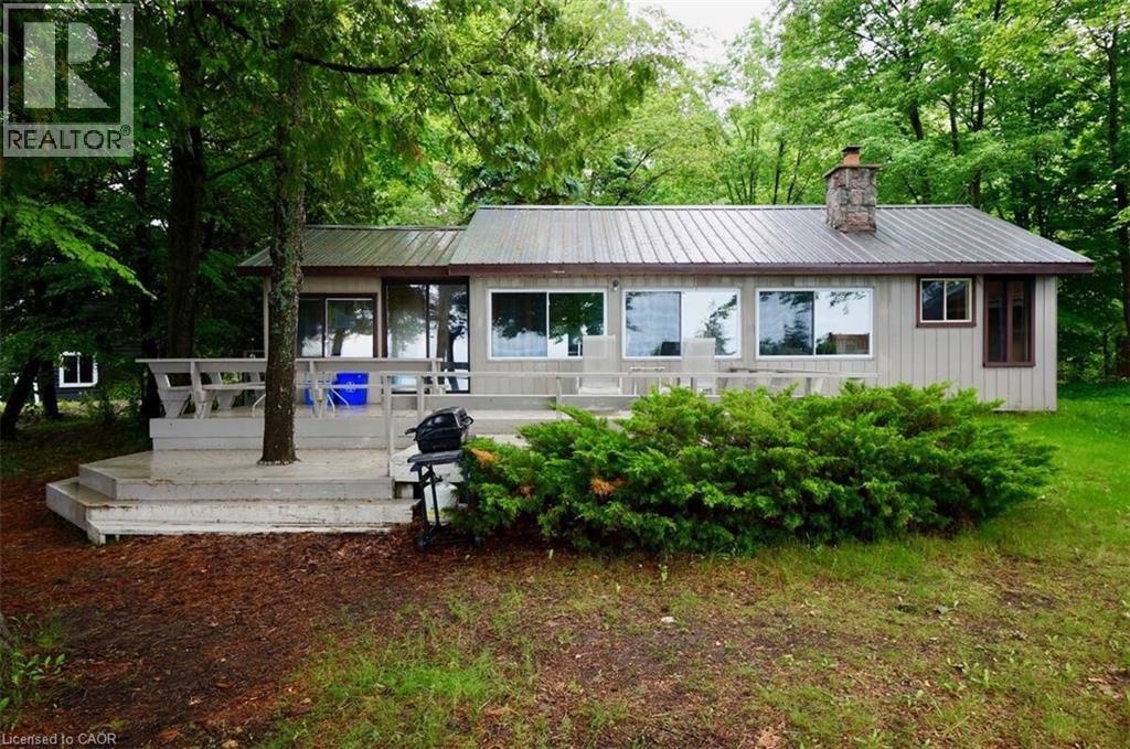 1536 Tiny Beaches Road N Property Photo 3