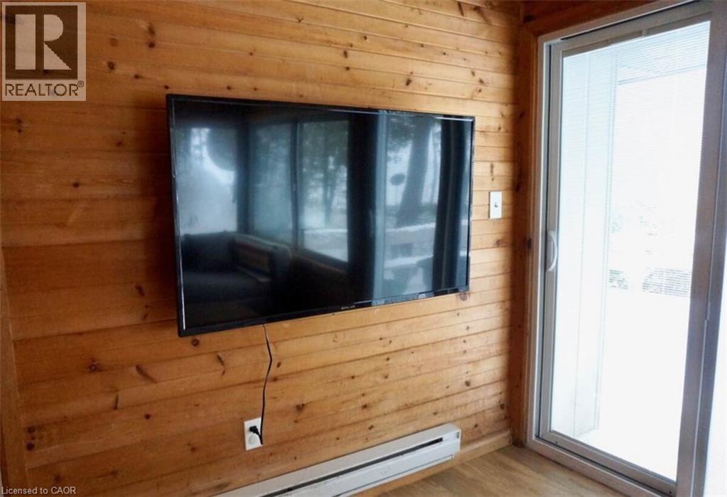 1536 Tiny Beaches Road N Property Photo 10