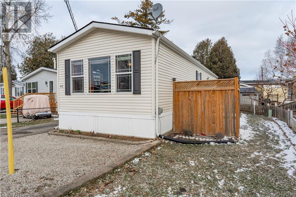 41 E Cedarbush Cres Private Property Photo