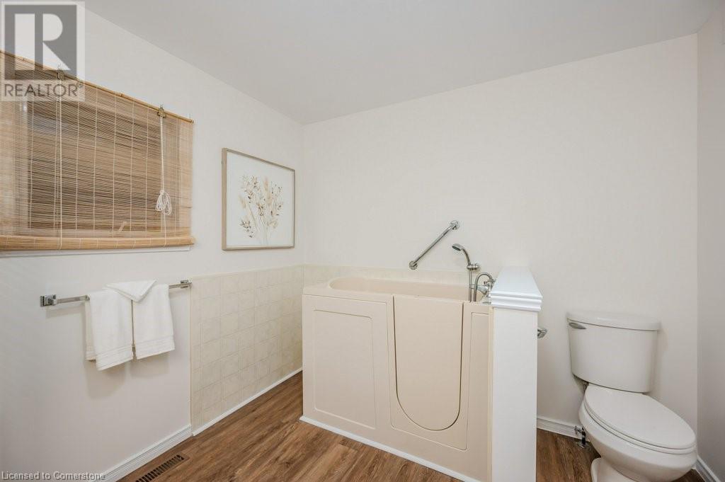 185 Wesley Crescent Property Photo 16