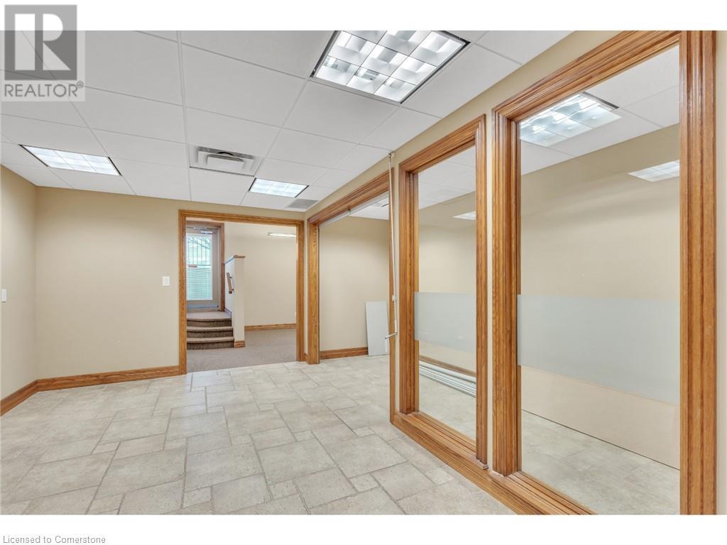 735 Bridge Street W Property Photo 19