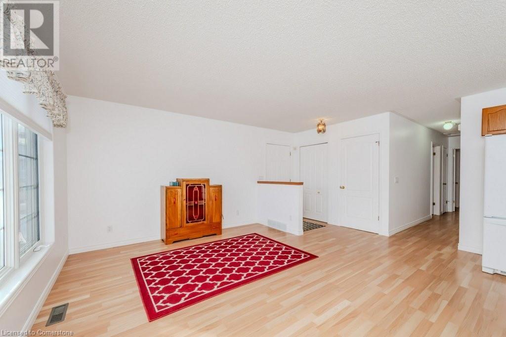 192 Wesley Crescent Property Photo 10