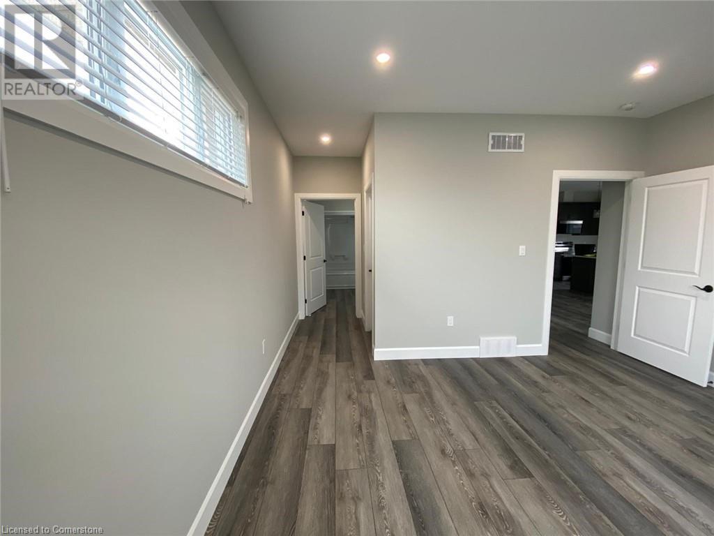 463 Warren Street Property Photo 8