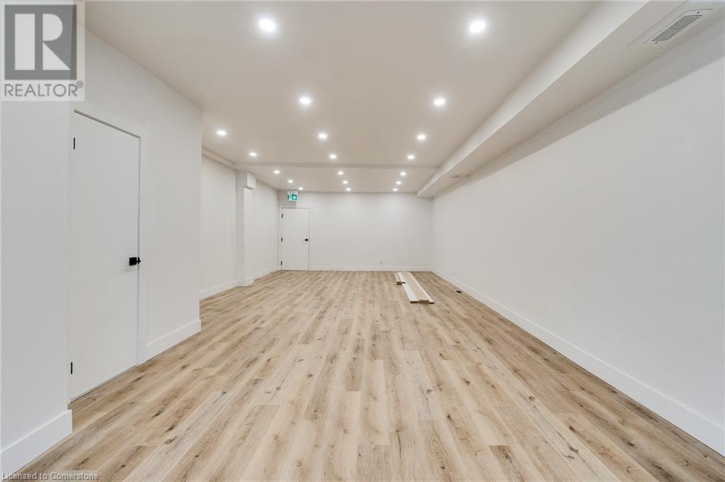 18 Barton Street E Property Photo 19