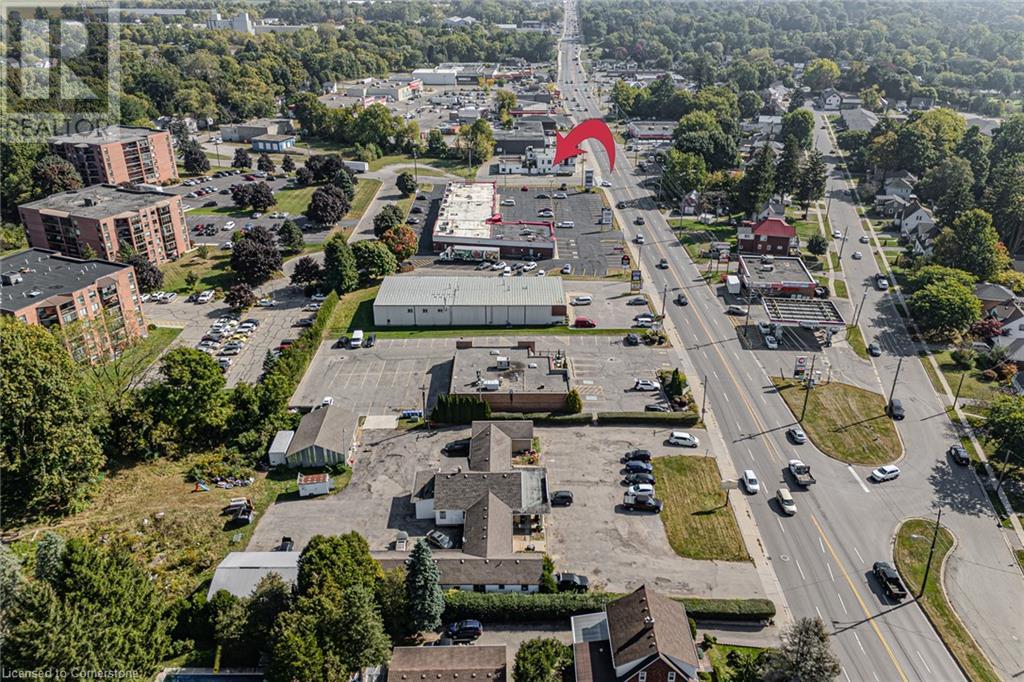63 Queensway W Property Photo 2