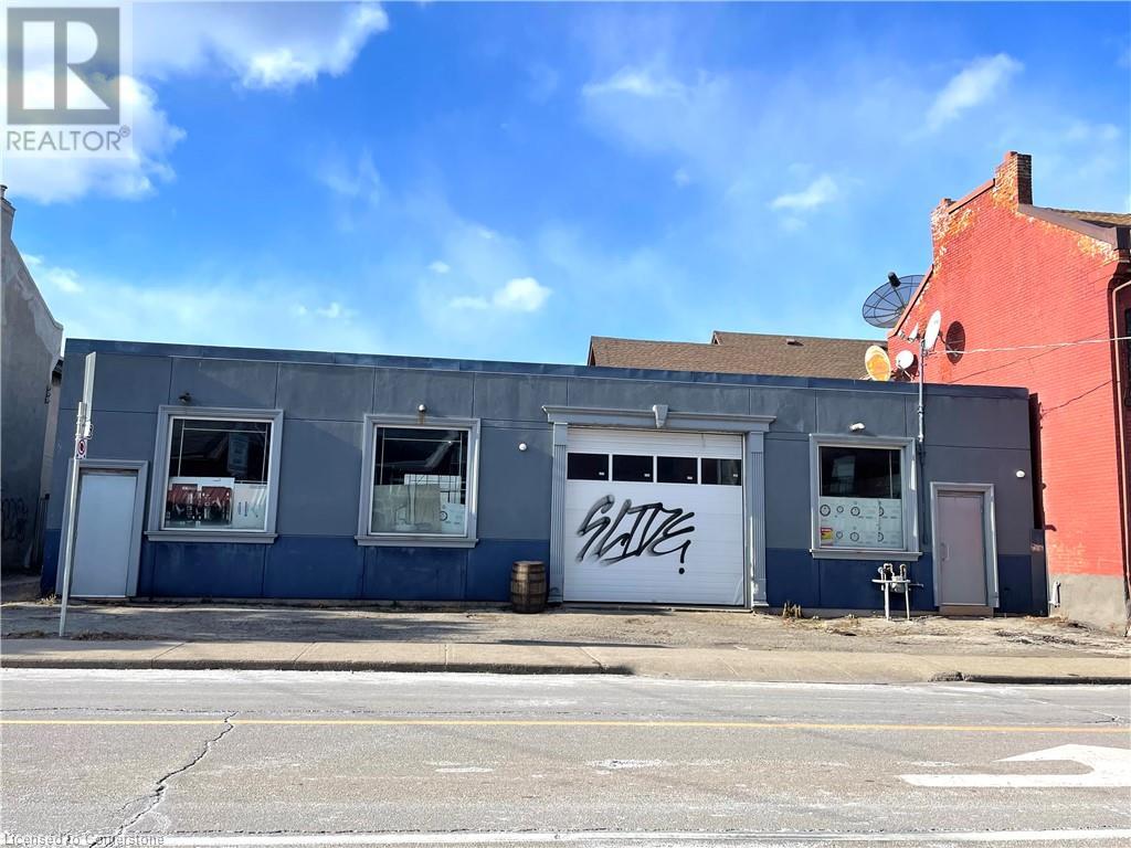 249 John Street N Property Photo 2