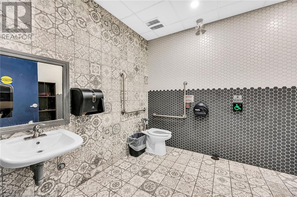 737 Barton Street E Property Photo 25