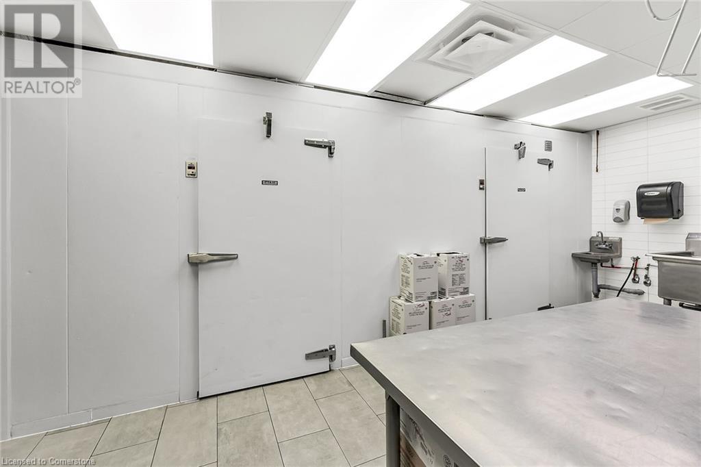 737 Barton Street E Property Photo 29