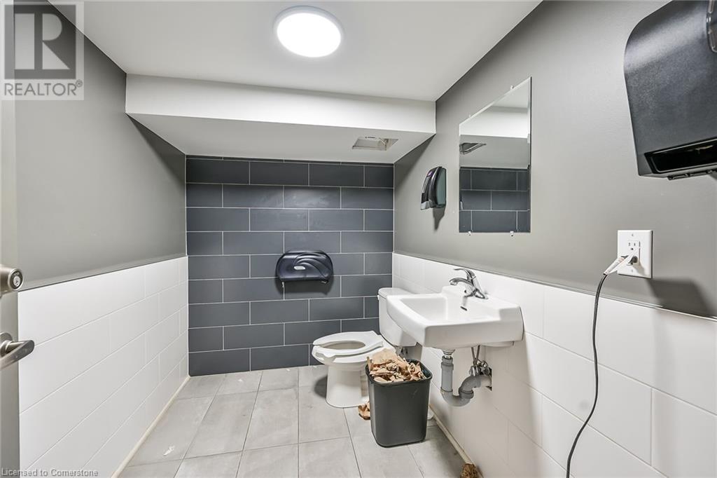 737 Barton Street E Property Photo 40