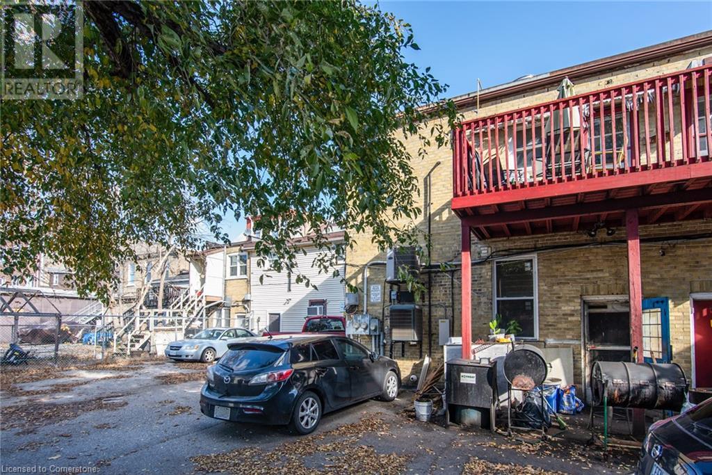 660 King Street E Property Photo 7