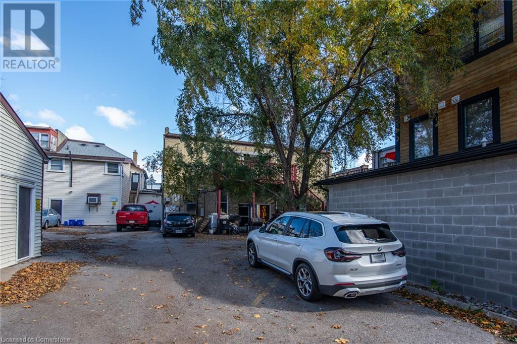 660 King Street E Property Photo 8