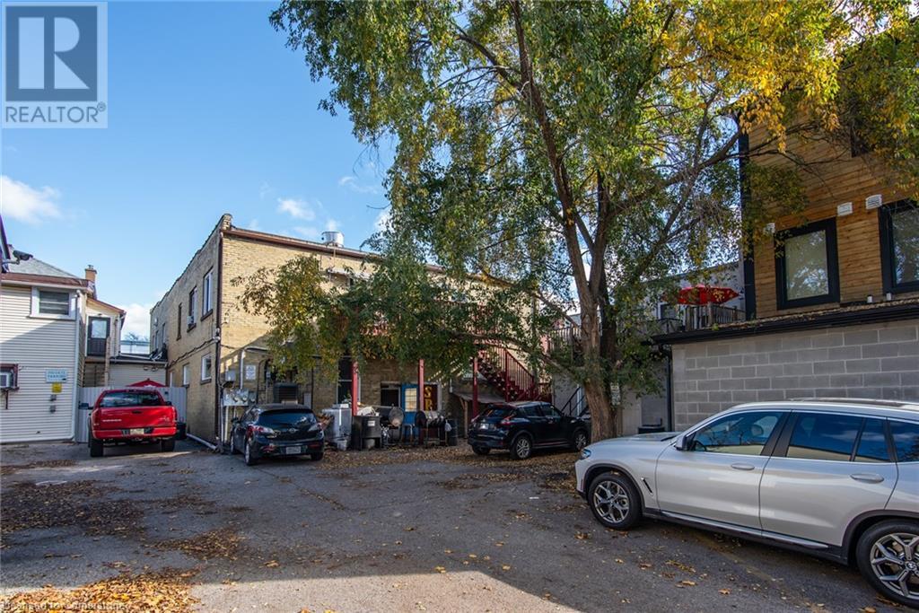 660 King Street E Property Photo 9