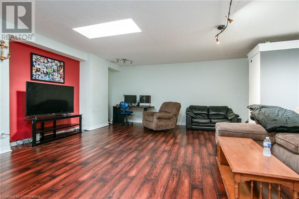 660 King Street E Property Photo 24