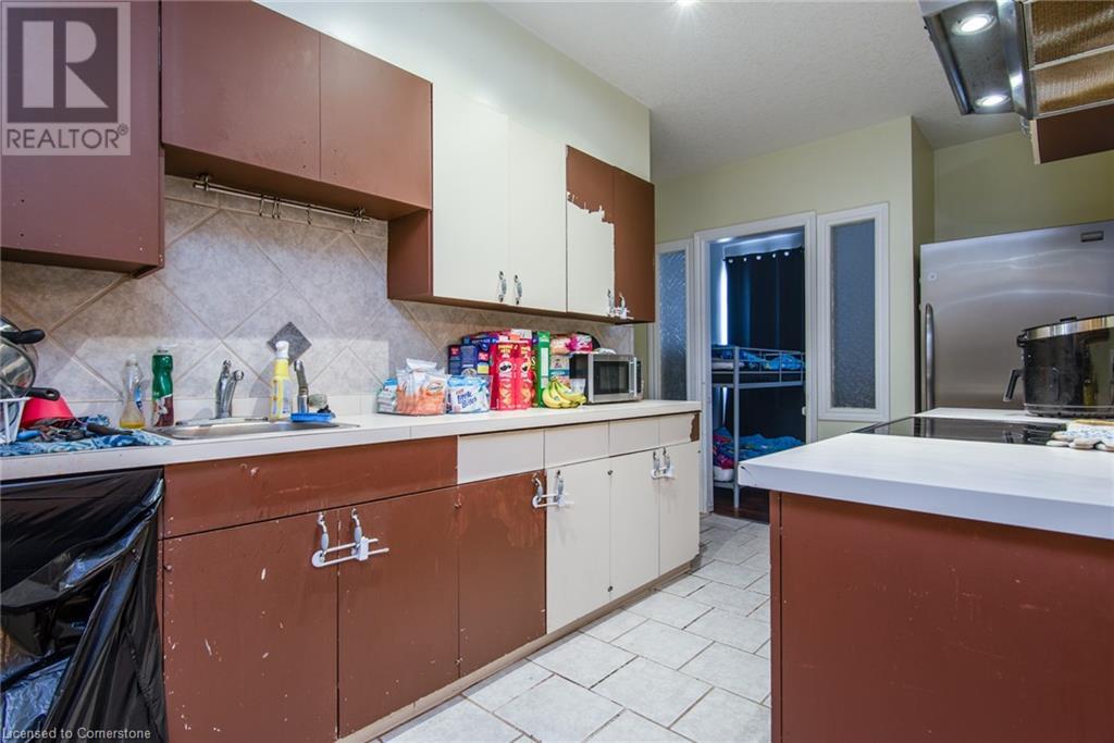 660 King Street E Property Photo 25