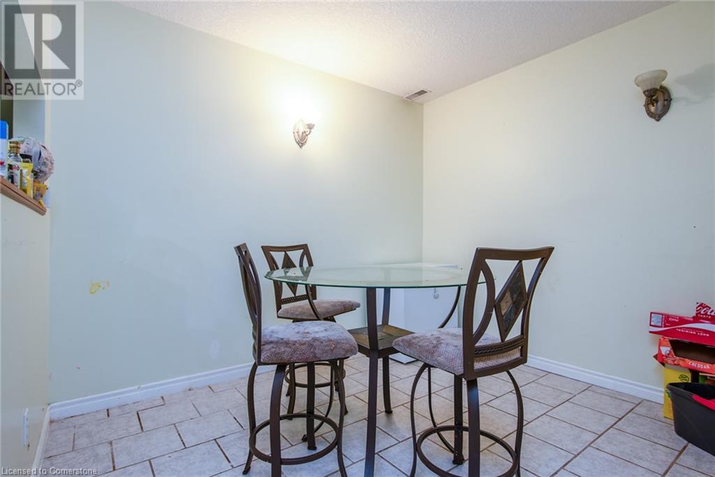 660 King Street E Property Photo 26