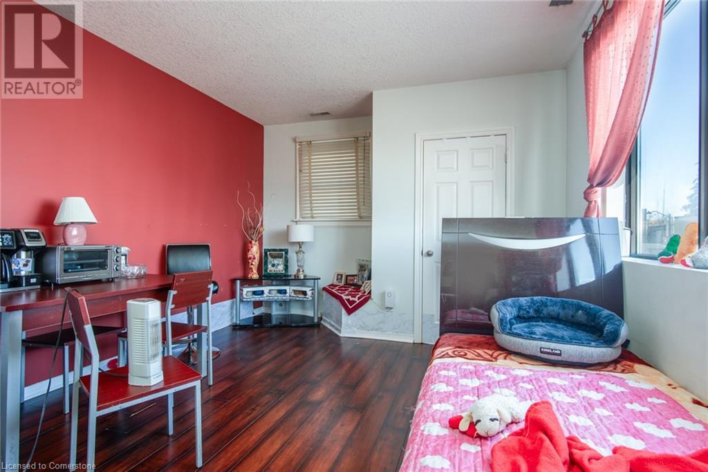 660 King Street E Property Photo 28