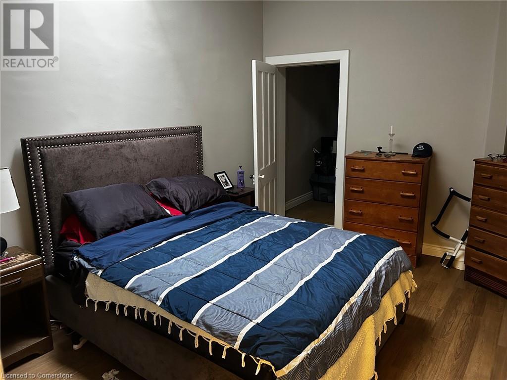 175 John Street S Property Photo 31