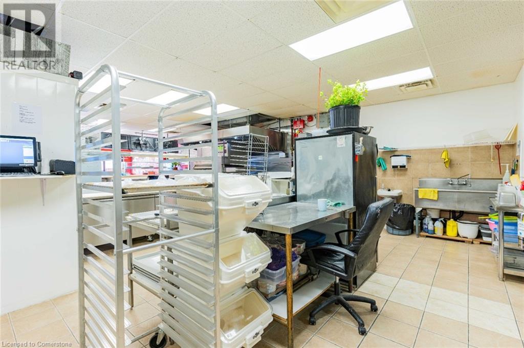 112 Oriole Parkway W Property Photo 11