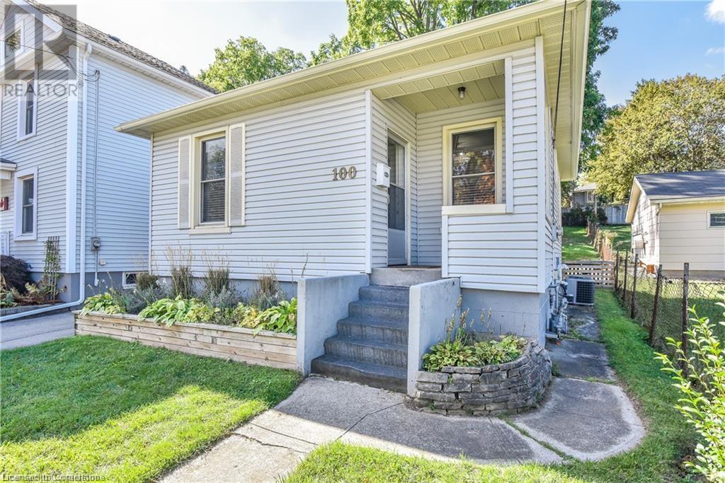 10 Victoria Real Estate Listings Main Image