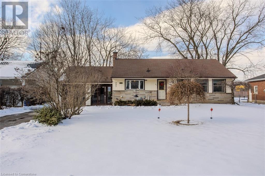 993 Cloverleaf Drive Property Photo