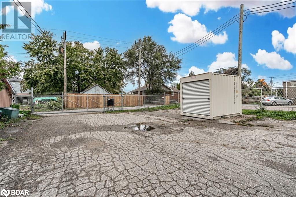30 Queen Street W Property Photo 22