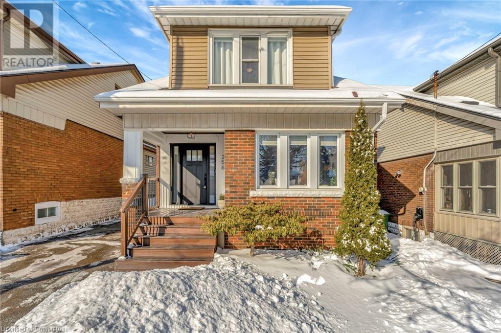 256 London Street S Property Photo