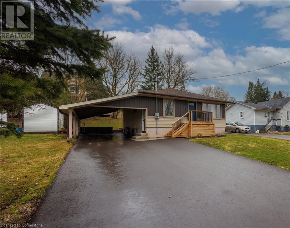 630 Waterloo Street N Property Photo 3