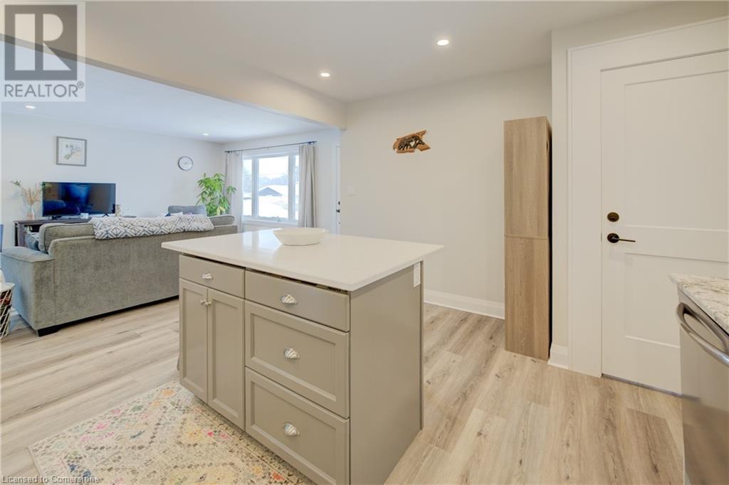 630 Waterloo Street N Property Photo 13