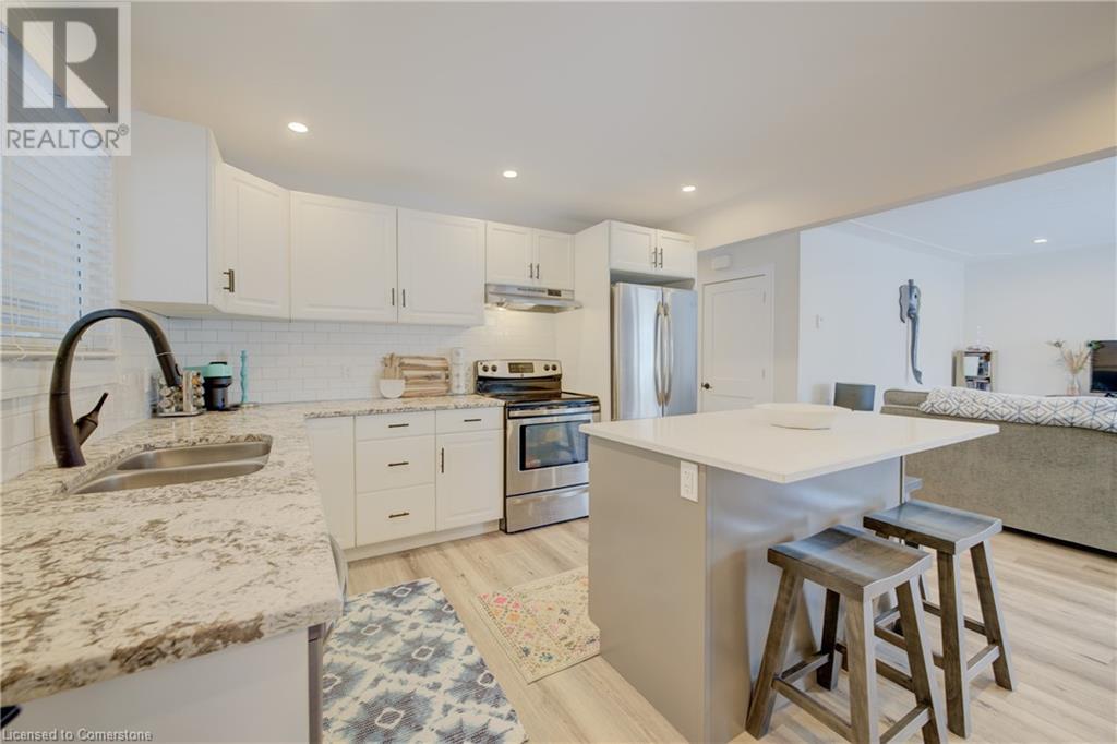 630 Waterloo Street N Property Photo 14