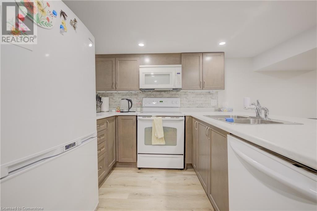 630 Waterloo Street N Property Photo 27