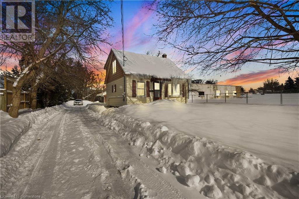 107 Bloomingdale Road N Property Photo