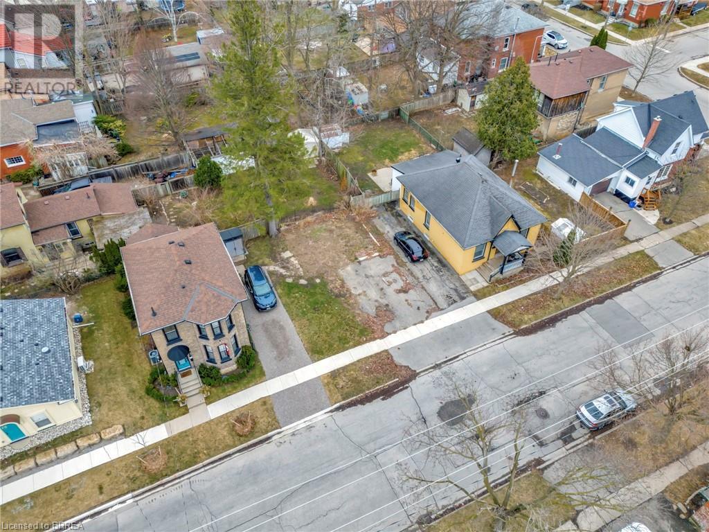 108 Oak Street Property Photo