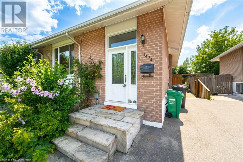 1474 Sandgate Crescent Property Photo