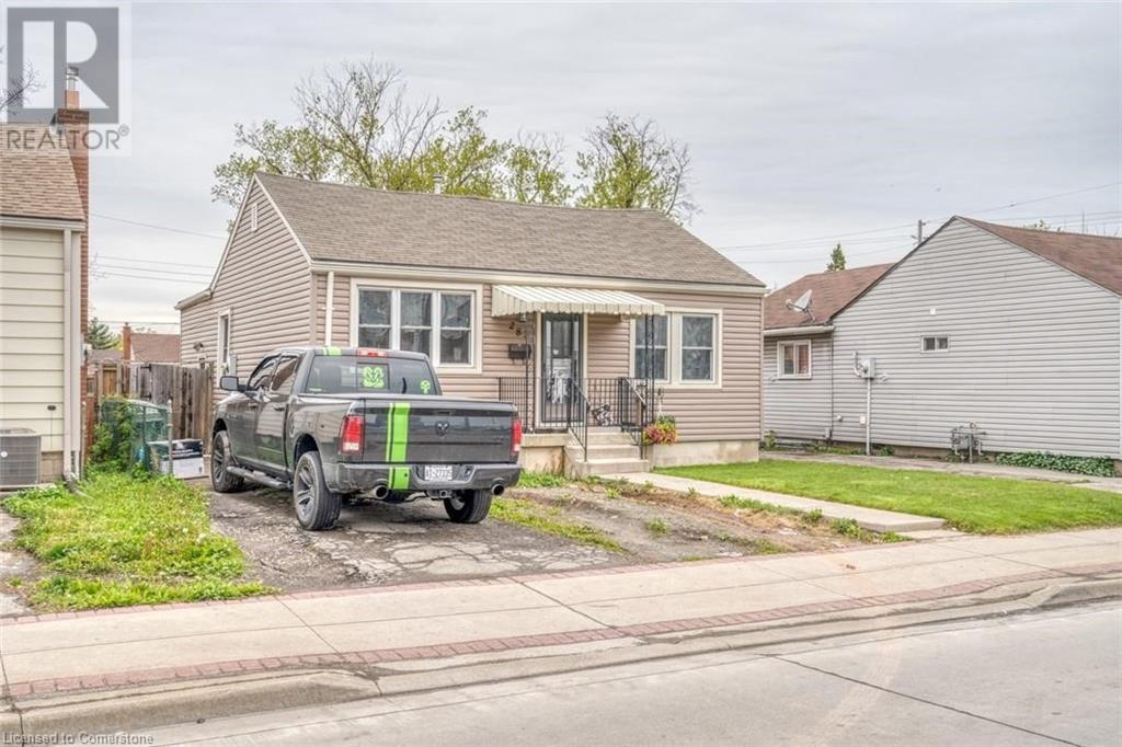 283 Parkdale Avenue N Property Photo 2