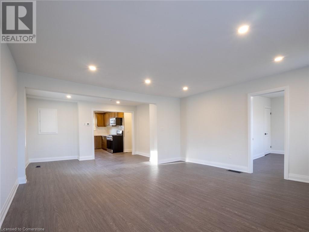 283 Parkdale Avenue N Property Photo 5