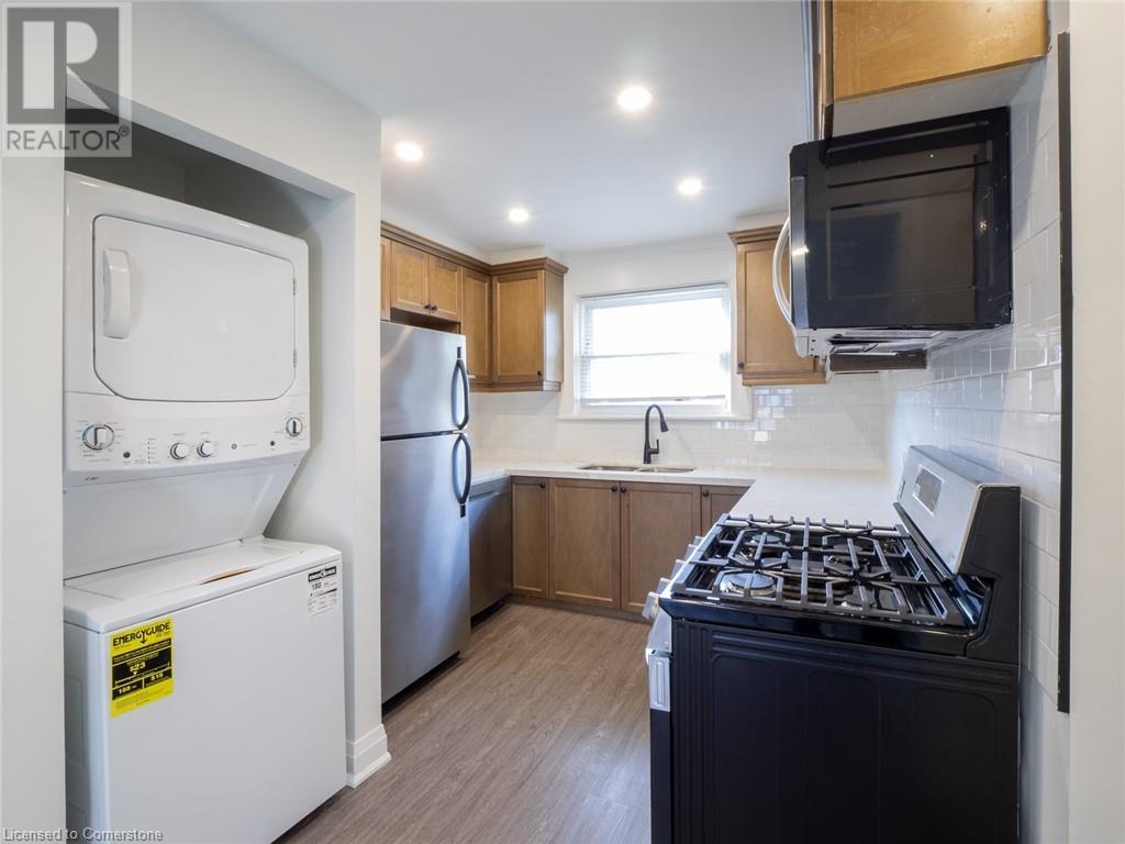 283 Parkdale Avenue N Property Photo 8
