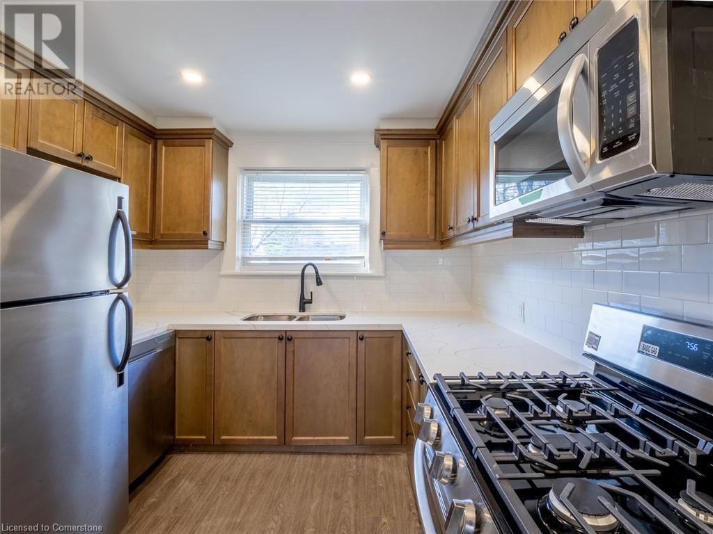283 Parkdale Avenue N Property Photo 9